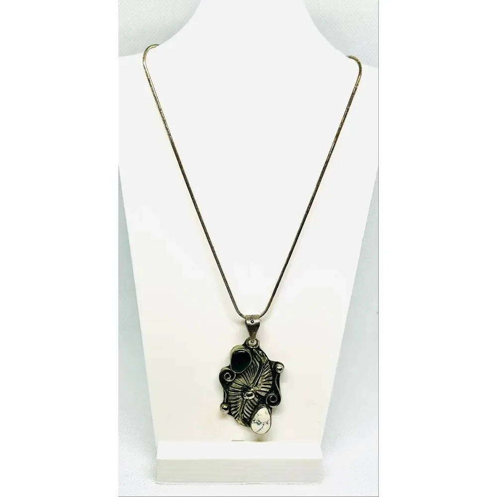 Vintage Silver Tone Onyx & Howlite Pendant Necklace 19” Boho Southwestern Style